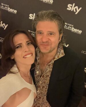 Laura Adriani Instagram - È stata una grande festa 🎈 

Stylist @amelianna70 
Dress @philosophyofficial 
Shoes @jimmychoo 
Mua and hair @stefyfesty 
Press @therumorsufficiostampa 

Grazie @skyitalia @nowtvit @lotus_production 
#SkyOriginal #acasatuttibenelaserie