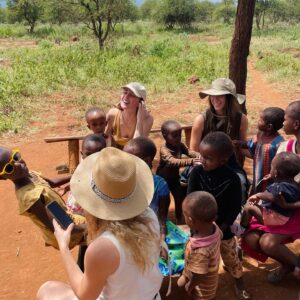 Laura Adriani Instagram - Africa - Kenya (Safari)

1. Per la prima volta nella mia vita ho azzeccato un outfit
2. Il safari inaspettato
3. Per i nostri trent’anni abbiamo deciso di regalarci un viaggio in Kenya
4. Uno di quei tramonti che non dimenticherò mai
5. La mia compagna di banco dal 2004
6. L’alba più bella della mia vita
7. La nostra guida pienah di noi dopo poche ore
8. Noi innamorate
9. Le costanti protagoniste di questi giorni: CAVALLETTE E ISTERIA

Hakuna matatina per i nostri trent’anni amiche mie 🤍
#hakunamatatina30