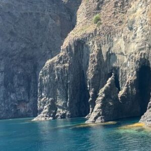 Laura Adriani Instagram - Grazie per avermi accolta e fatto scoprire quest’isola con i vostri preziosi occhi.
