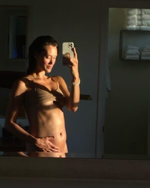 Laura James Instagram - 5 months with you 🤍 we can’t wait to meet you🐣