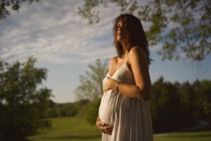 Laura James Instagram - about 2 months to go 🐣 this pregnancy has flown by 🥹🎀🧸🤍