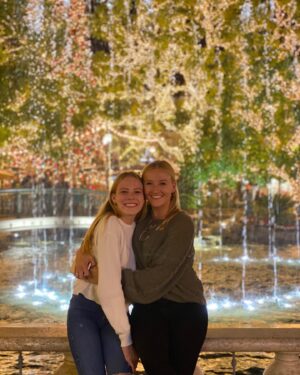 Laura Leighton Instagram - Speaking of sisters ❤️....this is what happened when I first saw @josiebissett in NYC.  I sent this photo to my youngest daughter and texted “This is my TV sister from 1992-1997 and a really pretty Christmas tree 😬.” Swipe to see the photo she sent back, texting “This is my real sister from 2005-now and a really pretty Christmas tree 😬.” #clevergirl  #christmassisters  #melroseplace