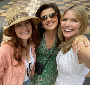 Laura Leighton Instagram - Loved spending the day with these ladies! We’ve been friends for nearly 30 years, with so many fun, shared memories from our time together on Melrose Place 🤗❤️ 

#MelrosePlace @daphnezuniga 
#courtneythornesmith