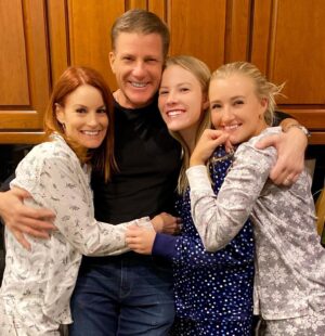 Laura Leighton Instagram - Seems like a good day to stay in pj’s and snuggle. 🥰 (Missing a couple of pieces in this squeeze... you know who you are, and we can’t WAIT to have you home soon!❤️) #pjday #fam❤️