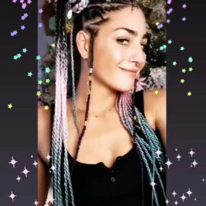 Laura Moure Instagram - Qué bonita te ves así, volviendo a ser tan alegre, tan tranquila, tan loca, tan completa, tan viva. Tan tú