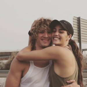 Laura Moure Instagram - Ays...como me gustan estos recuerdos..que tiempos...que peques!  Alla por 2005 💘💞💗💓 @kikoxica