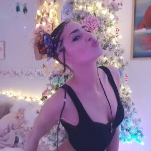 Laura Moure Instagram - Si ya no se que más decorar por navidad ...me decoro yo! #braids @trenzas_africanas1