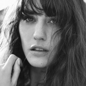 Laura Moure Instagram - A veces solo necesitamos que alguien se de cuenta de lo que grita nuestra mirada