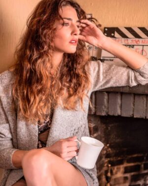 Laura Moure Instagram - Pues eso..pensando en cosas .
📷@joelramirezstudio