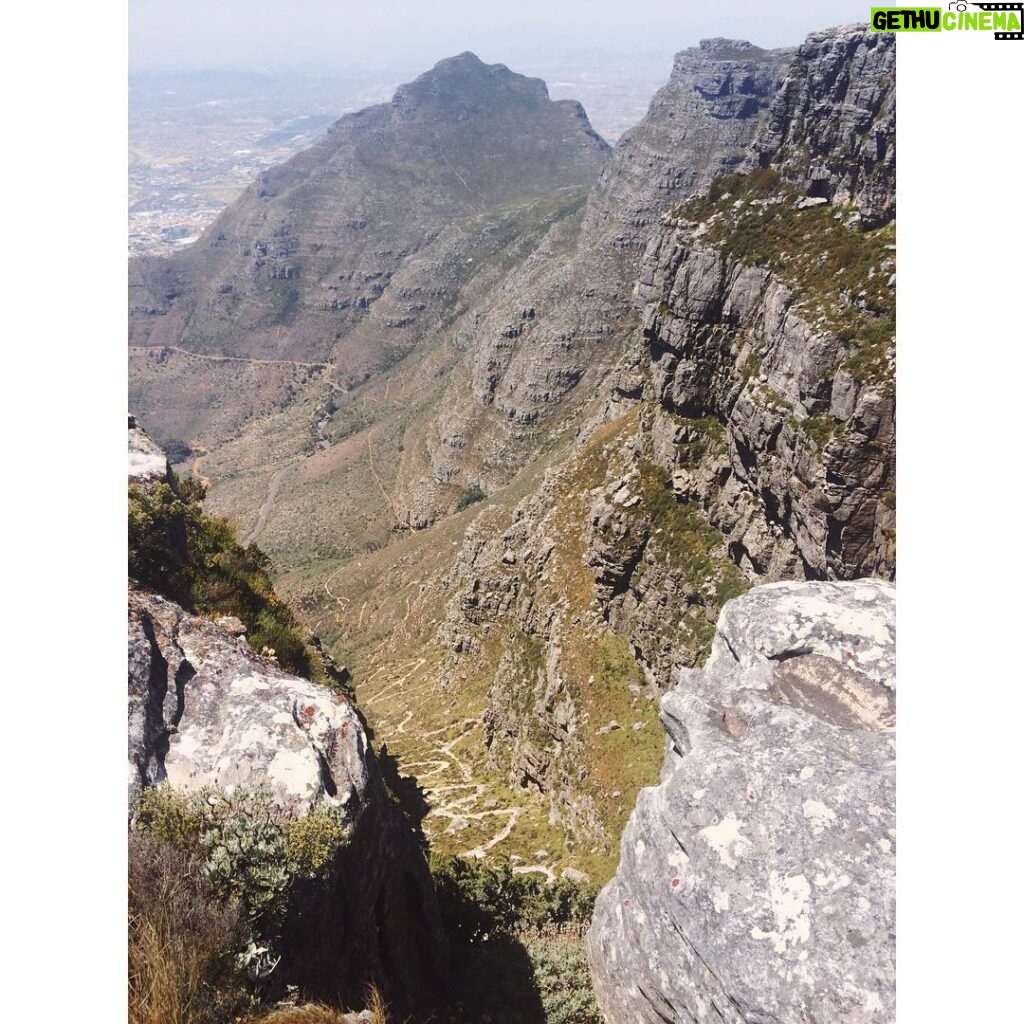 Laura Berlin Instagram - oben aufm tafelberg. #tablemountain #southafrica #capetown