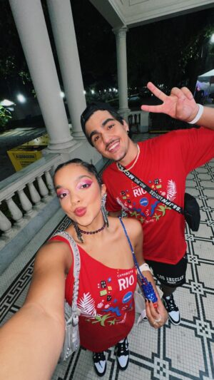 Laura Castro Instagram - É assim por aí também? 👀🫶🏾 (a cacau no final kkkkk)