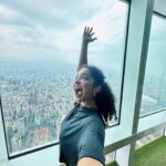 Laura Castro Instagram – 1o dia em Taiwan!! Tô tão feliz! E ja teve:
• terremoto, mas tá tudo bem!!
• visita no Taipei 101
• ensaio 
• massagem no spa 
• provando comidinhas no night market 
• passeiozinho pelo bairro
And the princess adventure has started ✨💛