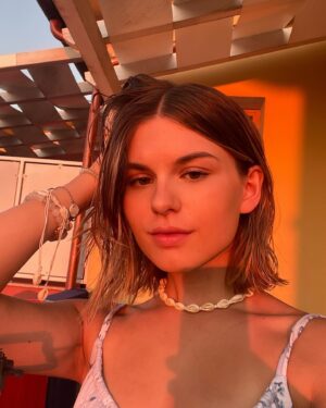Laura Dutilleul Instagram - mon collier est à l’envers oups