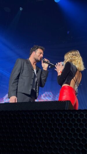 Laura Dutilleul Instagram - Extrait de mon duo avec @amir.h au Zénith ✨
