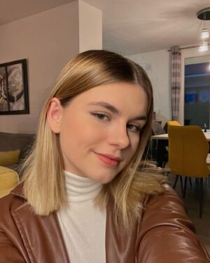 Laura Dutilleul Instagram - J’ai TROP HÂTE de vous montrer ce qu’on prépare 👀❤️‍🔥🎵

(La dernière c’est cadeau 😂)
