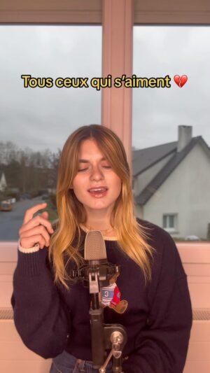 Laura Dutilleul Instagram - Écris « je voue mes nuits à » dans les commentaires et laisse ton clavier finir ✍️ #cover #assasymphonie