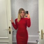 Laura Dutilleul Instagram - 2023 en 10 photos ❤️‍🔥 Vous avez découvert "Respire" et mon histoire. Il y a aussi eu "Plus de problèmes", et nous préparons la suite ^^ Vous me découvrez de plus en plus artistiquement et musicalement ; la suite arrive vite (très vite), et j'ai trop hâte !!! <3 Merci pour cette année, à vous, à ceux qui ont croisé ma route et à toutes les personnes qui m'entourent. J'ai une grosse pensée pour mon papy qui nous a quitté cette année. Je pense à toi tous les jours. Et promis, 2024 est à nous 🤍
