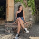 Laura Esquivel Instagram - la vida es con @converse_ar vayas donde vayas, estamos de acuerdo? ❤️🫶🏻