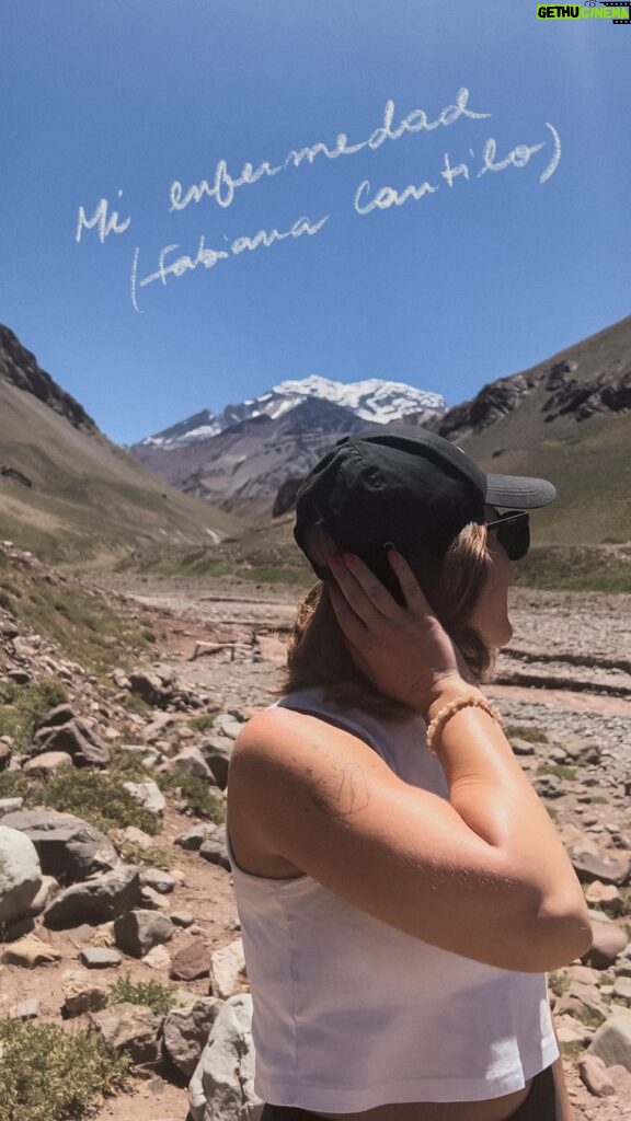Laura Esquivel Instagram - cantando hasta en el Aconcagua 🏔️☀️🌾 #mienfermedad #fabianacantilo #cover #parqueprovincialaconcagua #aconcagua