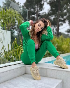 Laura Figueiredo Thumbnail - 9K Likes - Top Liked Instagram Posts and Photos