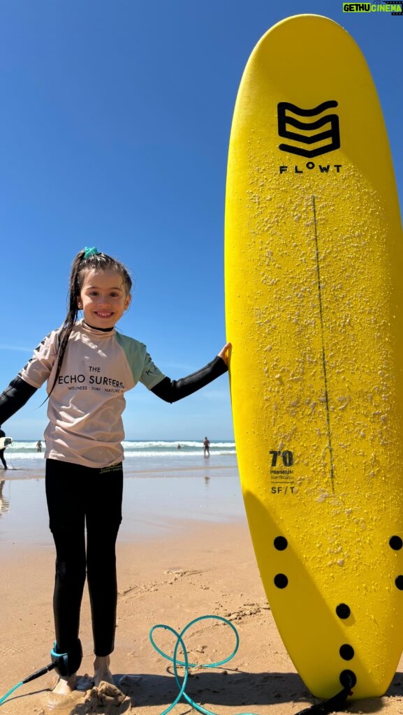 Laura Figueiredo Instagram - A tarde de meninas foi de surf 🏄🏻‍♀️ A ninjinha amou e a mãe também 🪷