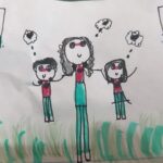 Laura Gómez Instagram – So much pressure on women to have children, or else “you gonna stay alone forevaaa😣”… listen, y’all… this is a drawing my niece did of me, her and my nephew this morning… Way I see it, I’m a tall, skinny bitch and that’s the beach and mountains in the corner ‘cause I always tell them for Titi, God is Nature… oh, and those are ❤️ inside the bubbles… alone my ass… Love ‘em AND I get to return them!!! Come on!!! 👩🏾‍🎤
•
“Laura, si no tienes hijos, te quedarás solaaaa 👻 y jamás sabrás lo que es amor y blablabla”… pos yo en este dibujito que hizo mi sobrina esta mañana veo puro amor (y además estoy fit con cojones 😂) y me derrito con esos corazoncitos y el sol, la playa y montañas en las esquinas, porque siempre les digo que para Titi la naturaleza es Dios… Na’ tengan hijo’ ustedes… miren lo bien que me va de tía y al final del día los devuelvo 🫶🏽