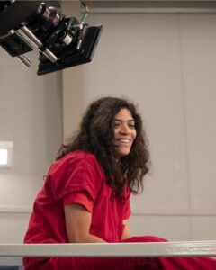 Laura Gómez Instagram - It never ceases to amaze me how much this show keeps finding and impacting people. Found a few messages earlier today of new fans telling me they just finished it and loved it. Blanca's storyline always hits hard but it also leaves space for hope. So, whether you're just discovering Orange or you're an oldie, I just wanna say Thank You for the love & support, always... and if you haven't seen it yet, consider this your #recooftheday 🍊 #orangeforever • • No deja de sorprenderme el impacto que #OITNB sigue teniendo en nuevas audiencias que apenas la descubren, con nuevos fans escribiendo para decirme que están empezando a ver o recién terminando la serie. La historia de Blanca Flores toca profundo y a la vez da esperanza. Ya sea que recién la encontraron o son veteranos, les estoy siempre agradecida por sus mensajes y el constante cariño y apoyo. Y si no la han visto aún, consideren esta como su recomendación del día 🍊