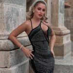 Laura Gadea Instagram - @FashionNova Listos para conquistar el mundo? 🙌No hay mejor accesorio que la confianza en uno mismo! 👍🏻🌺🤗 Este vestido lo podéis encontrar en la web así: Alessia Embellished Gown - Black
