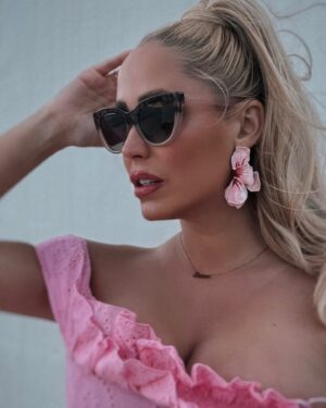 Laura Gadea Instagram - Me encantan mis gafas, no puedo vivir sin ellas, uno de mis complementos favoritos, sobre todo en verano @hawkersco @hawkerscrew Tenéis un 20% de descuento con el código: HC-LAUGADEA

#HawkersCrew #madrid #comunidadmadrid #comunidademadrid #comunidaddemadrid #spain #españa #love #photography #picoftheday #instagood #photooftheday #travel #fashion #art #style #happy #photo #instagram #summer #fitness #smile #europe #instalike #beauty
