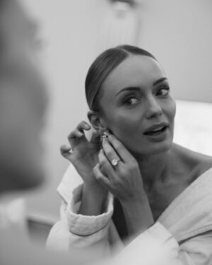 Laura Haddock Instagram - Makeup by @naokoscintu with @armanibeauty and #luminoussilk 
Wearing the dazzling @chopard 

#bazaarawards #armanibeauty #ad