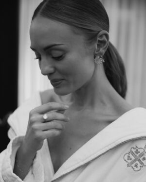 Laura Haddock Instagram - Makeup by @naokoscintu with @armanibeauty and #luminoussilk 
Wearing the dazzling @chopard 

#bazaarawards #armanibeauty #ad