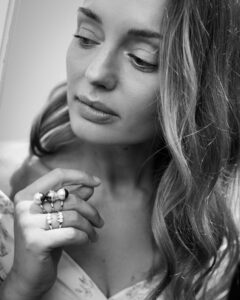 Laura Haddock Instagram - What a pleasure it was to spend the evening with one of my favourite jewellery designers @tasaki_intl celebrating the launch of ‘Pure Radiancy’ art exhibition by artist @hirokonakakita 🤍 🤍🤍 Jewels: @tasaki_intl Styling: @aimeecroysdill Garms: @philosophyofficial Photographs: @iona.wolff #Tasaki