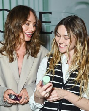 Laura Haddock Instagram - #ad Thank you @cliniqueuk for inviting me to celebrate you and all things ‘beautiful skin’ #skin #clinique 

Skin: @neilyoungbeauty 
Hair: @halleybrisker 
Stylist: @aimeecroysdill