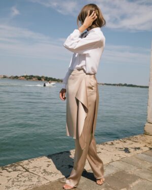 Laura Haddock Instagram - @armanibeauty 
#ArmanibeautyStars #Armanibeauty
#BiennaleCinema2021 #Venezia78 

Photographer: @ionawolffphoto 
Styling: @aimeecroysdill 
Make up: @naokoscintu 
Hair: @halleybrisker