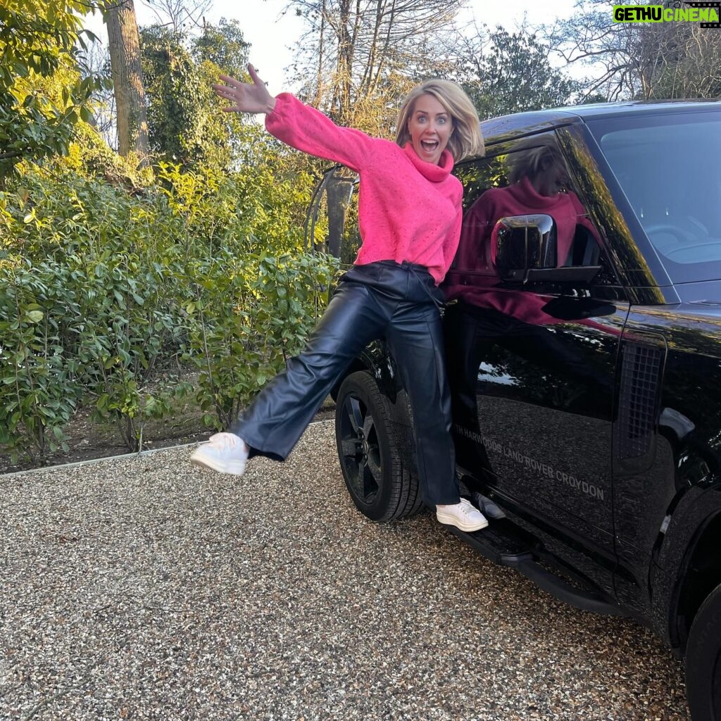 Laura Hamilton Instagram - I've been absolutely loving my new car but had to make a slight adjustment... as I'm only 5'2 I decided to add side bars to help me get in and out! As well as being very practical I think they are kinda cool... there a loads of other ways Defenders can be customised, I wonder what I'll do next!... . . . Follow @harwoods.landrover for some ideas. #ambassador #defender #cars #landrover