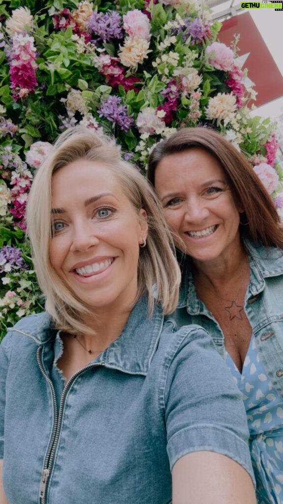 Laura Hamilton Instagram - Today is the start of an exciting journey with @aleveretransform and my friend @michelle_smithy191 . . . This isn’t a paid partnership but a journey on a nutrition plan that we want to share with you… . . . As we are both of similar age and conscious of the changes we are going through hormonally which in turn affect your skin, hair, mood, weight and general wellbeing, we want to be proactive so we have both had our pre therapy assessments and are now awaiting our personally tailored programmes which we will begin in the next week or so… . . . #perimenopause #nutritionplan #journey #personalised #plan #lifestyle #midlife #wellbeing #health