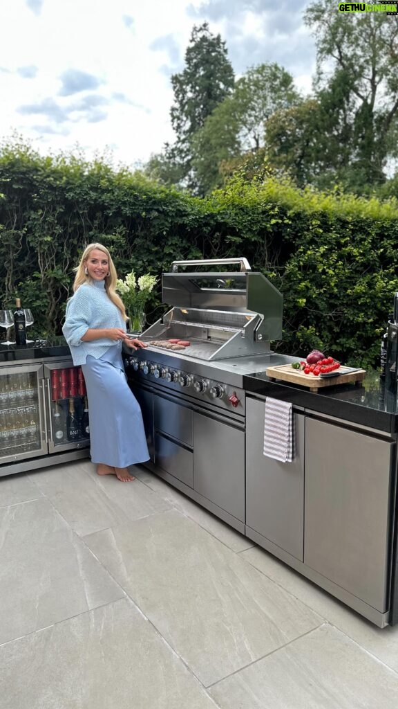 Laura Hamilton Instagram - (AD) Outdoor kitchens aren't just for the summer months! I love mine and it's become a big feature of my home. . . . @dracogrillsuk have an amazing selection of options where you can build a bespoke outdoor kitchen to suit space and requirements. . . . Why not go and check out the showroom @mossendgardenvillage. . . . #partnership #outdoorkitchen #homegarden #design