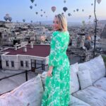 Laura Hamilton Instagram - One of the most magical places I've ever visited... . . . #bucketlist #capadocia #balloons #sunrise #turkey🇹🇷 #travel #adventure #filming 🎥 #lauraslook @aspigalondon