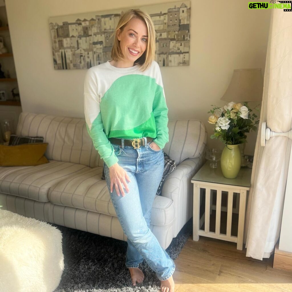 Laura Hamilton Instagram - Ready for the weekend... . . . #lauraslook #fashion #home #lifestyle #weekend