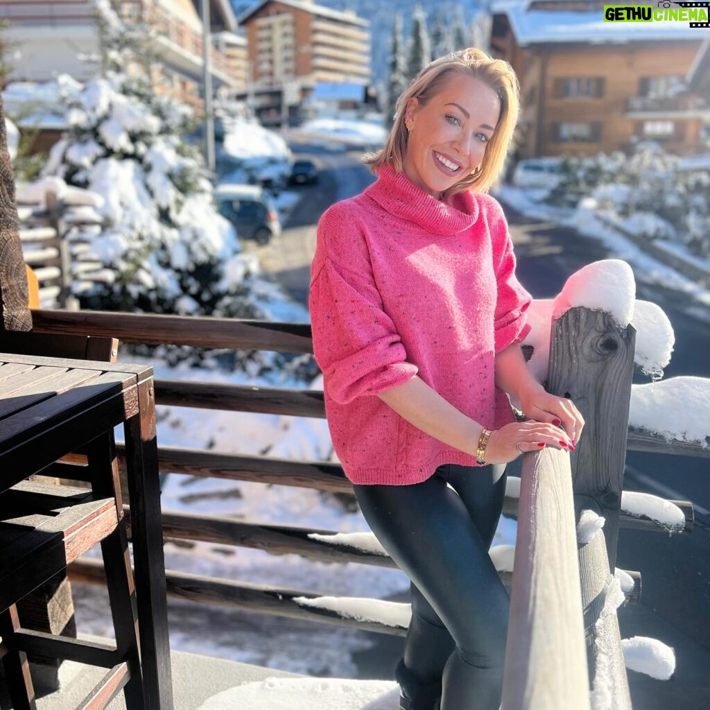 Laura Hamilton Instagram - ❄️🎿❤️