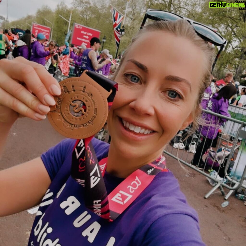 Laura Hamilton Instagram - I honestly can’t believe that today I ran the @londonmarathon. For someone who has never enjoyed long distance running this was a massive undertaking for me. . . . Back in September @wellchild asked me if I would run for them. I have been an ambassador for this amazing charity for over 14 years so I decided to take on the challenge and fundraise for them. . . . So many people have asked me throughout my training ‘what time are you going for?’… it was never about that for me. This was about completing a challenge and helping the charity. . . . I was running at a really good pace until mile 18 when I needed to stop for a wee. I then hit the wall at mile 20. The support from the crowd was like nothing I’d experienced before. People shouting my name and cheering me on most definitely helped me power on through. I managed a FaceTime call with Rocco and Tahlia and when they both told me how proud they were I struggled to hold back the tears. I also thought a lot about @jonnieirwintv and running in his honour. . . . If you ran the marathon today WELL DONE. You should be unbelievably proud of what you have achieved irrelevant of your finish time. I also want to say a MASSIVE thank you to all of my friends who were there supporting me today, those who were supporting at home and to those who sent messages of encouragement. . . . If I can run a marathon, YOU CAN. #londonmarathon #marathon #26.2miles #london #fundraising #wellchild #grateful #friends #family