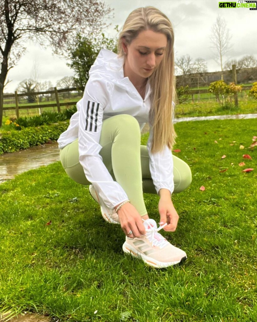 Laura Kenny Instagram - According to an @adidasLondon survey, 70% of Gen Z creatives think of creative ideas during or immediately after a run.🎨 So, to help them launch the new #SOLARGLIDE, they’ve challenged me to ‘Own Your Energy’ and get running to get creative. Here’s how I got on... #createdwithadidas