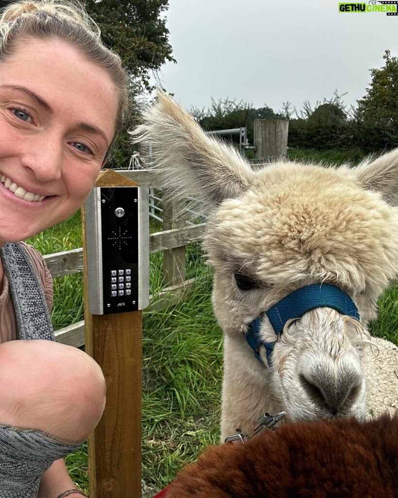 Laura Kenny Instagram - 🔒 Just took the boys down to see our newly upgraded security system! Thanks to @aesglobal_kieran from @aesgloballtd and M D Doors and Gates for the lightning-fast installation of my new AES Prime 7 GSM Intercom. No more worrying, complete control of my gates... just pure peace of mind. 🙌 #SecurityUpgrade #PeaceOfMind #AESGlobal #AESinstall #ad 🏅😊