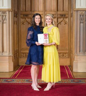 Laura Kenny Instagram - We were lucky enough to be able to take a guest with us into Windsor. I always remember my parents saying when we were growing up, ‘your always have each other’. Which at the time my schoolchild self was thinking but she just steals the computer off me 😂 (remember when you had to share?!! To get onto the internet 😨)

They weren’t wrong. Cycling has given me so many experiences that I’ll be forever grateful for but this one meant my sister could share it with me which made it all the more wonderful 🥰💙💛
@emmavictrott