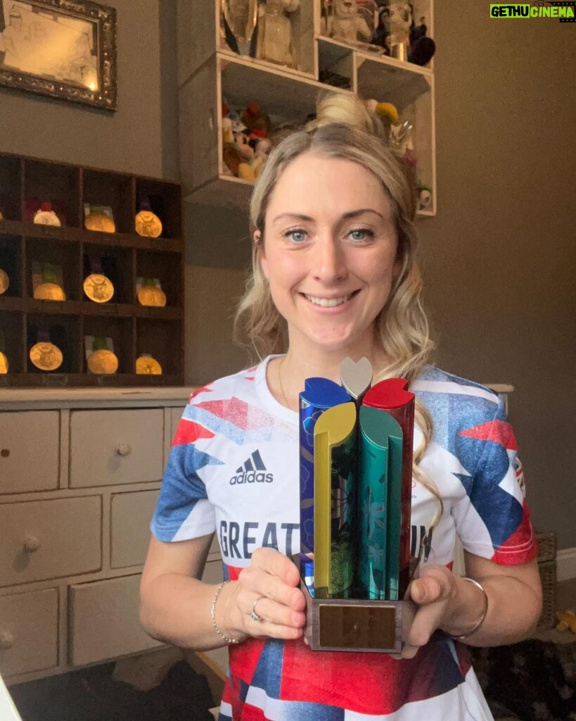 Laura Kenny Instagram - Thanks Toyota! This Tokyo trophy can keep the lucky maneki-neko you gave me company on my Olympics wall 🇬🇧🇧🇷🇯🇵 @toyotauk @toyota.europe 🌸