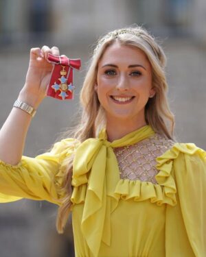 Laura Kenny Instagram - What a truly wonderful day. When you step onto the track you know you are there to try and win a medal, but you don’t ever think about huge honours like this that those medals can get you. So when you are recognised it’s incredible and extremely humbling. To be able to once again do it together makes it all the more special 💛

Photo: @kirstyoconnorphoto 
Dress: @jennypackham 
Hair: @wildflowerhaircompany 
Make Up: @hannahmartinmakeup