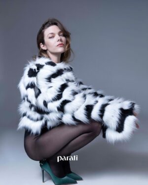 Laura Laprida Instagram - Les dejo estas fotos de @chrisbeliera que hicimos junto a  @paratirevista para la sección “Protagonistas” con una producción de lujo liderado por @alegarcia360 , peinada a lo Miley por @_marcobustamante_ y por supuesto mi mano derecha a cargo del make up, la uno siempre @sunshinecarreras 🫶🏻❤️