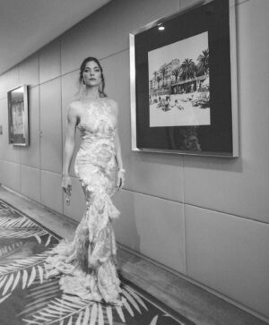 Laura Laprida Instagram - Hermosa experiencia en Cannes junto a @campariarg , acá les dejo estas fotitos que reflejan todo lo vivido. Gracias 
.
-Beber con moderación, prohibida su venta a menores de 18 años-
.
.
 @marchesafashion 
 @damianiofficial 
 @sophiawebster

Contenido @rpirovano 
.
.
#CampariCinema #WeAreCinema #Cannes2024 #EnjoyResponsibly