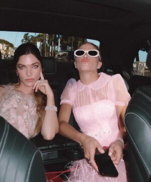 Laura Laprida Instagram - Hermosa experiencia en Cannes junto a @campariarg , acá les dejo estas fotitos que reflejan todo lo vivido. Gracias 
.
-Beber con moderación, prohibida su venta a menores de 18 años-
.
.
 @marchesafashion 
 @damianiofficial 
 @sophiawebster

Contenido @rpirovano 
.
.
#CampariCinema #WeAreCinema #Cannes2024 #EnjoyResponsibly
