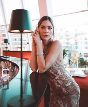 Laura Laprida Instagram - Hermosa experiencia en Cannes junto a @campariarg , acá les dejo estas fotitos que reflejan todo lo vivido. Gracias 
.
-Beber con moderación, prohibida su venta a menores de 18 años-
.
.
 @marchesafashion 
 @damianiofficial 
 @sophiawebster

Contenido @rpirovano 
.
.
#CampariCinema #WeAreCinema #Cannes2024 #EnjoyResponsibly